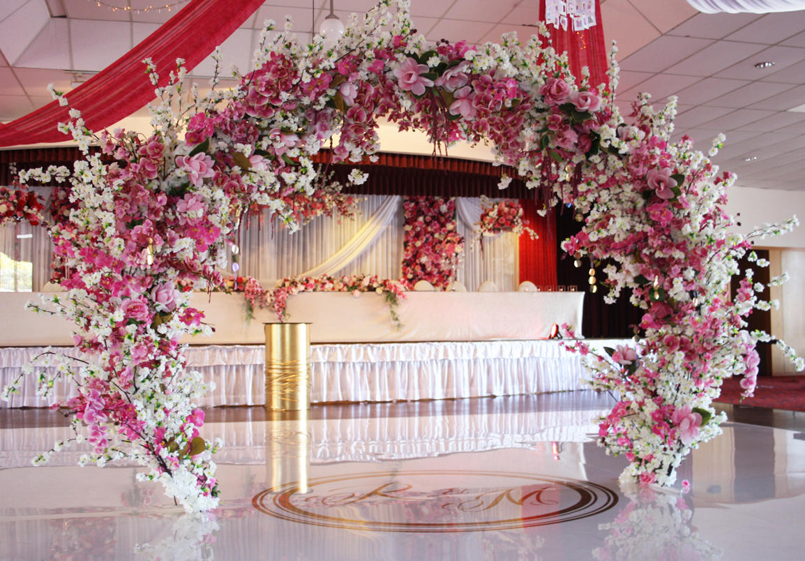 Photo 1.  <b>Wedding Arch</b>